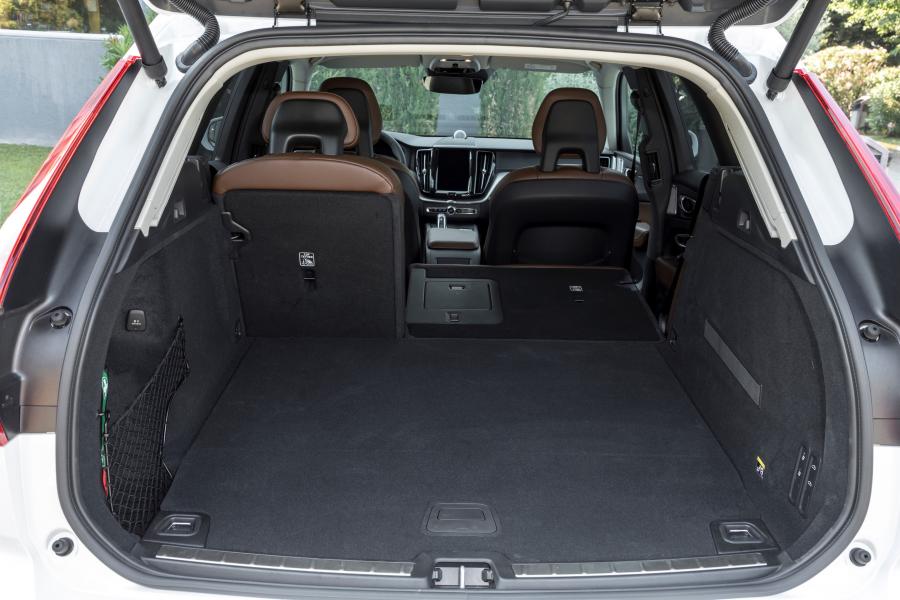 Багажник Volvo XC60 T8 Inscription 2017 года  (WW) (фото 38 из 40)